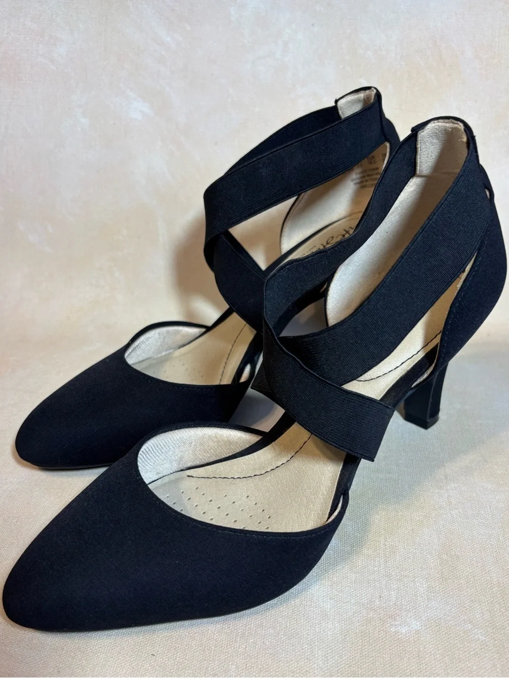 Life stride Flex Soft System Women's Black Crisscross stretch Strap Heels, 8.5